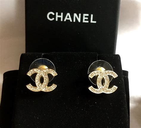 CHANEL Women's Ear Stud .